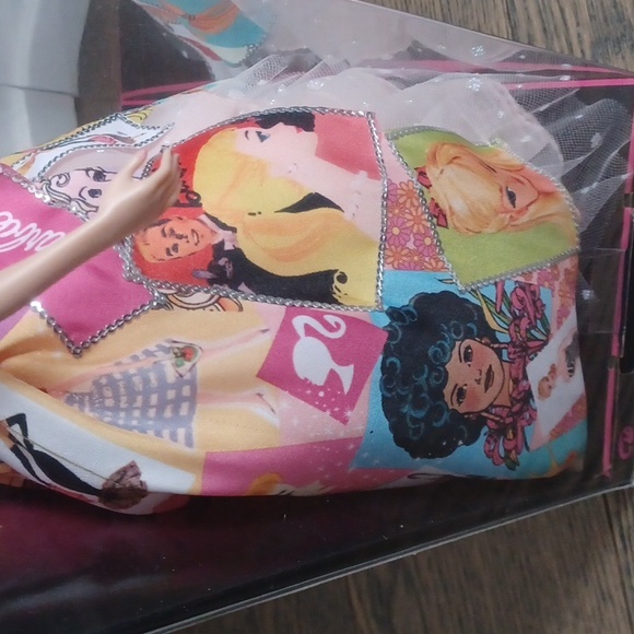 2008 Barbie Generation of Dreams 50 Doll  Colorful Statement Gown Mattel #R7232 - Picture 8 of 14